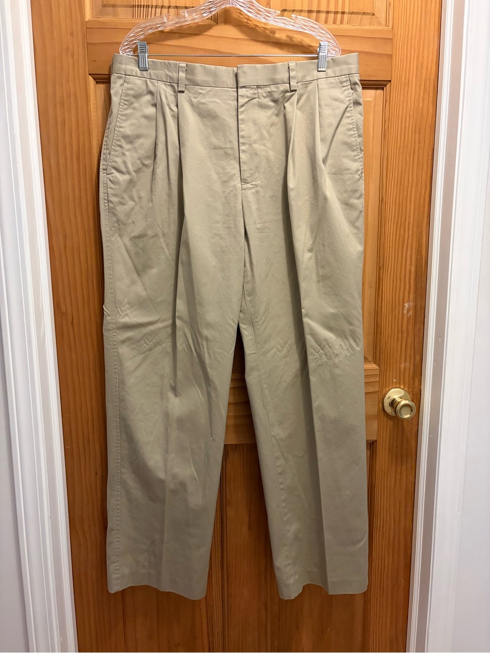 Men's Pleated Chino Pants in Tan